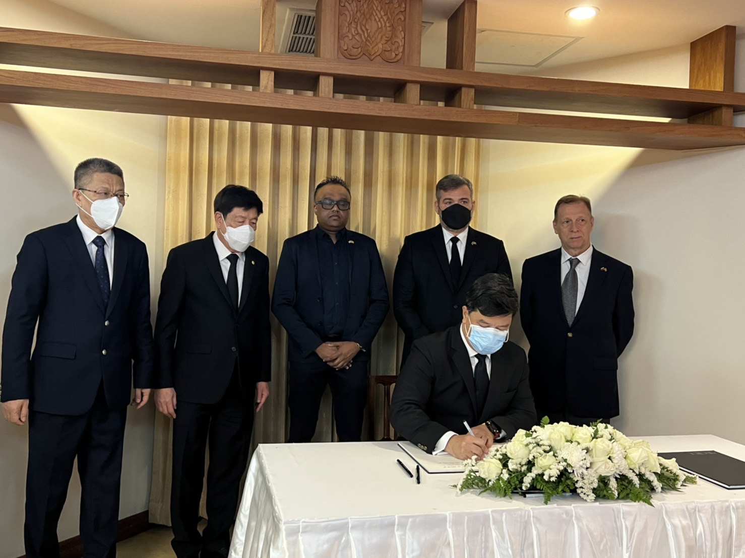 TRCC President Signed Letter of Condolence at Chinese Embassy
